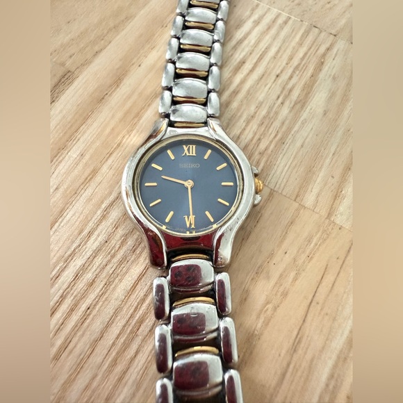 Seiko ladies blue dial two tone dress watch NEW BATTERY main image 9
